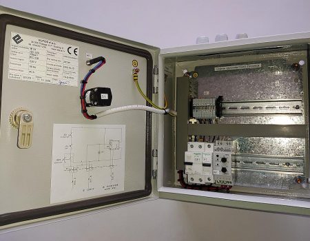 Electrical cabinet for pipeline heating